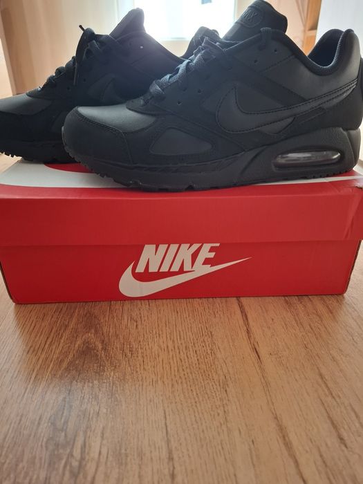 Оригинални маратонки  Nike air max  ivo leather