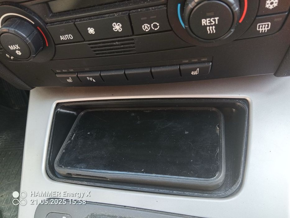 Безжично зарядно wireless charger bmw e90 e91 e92 e93