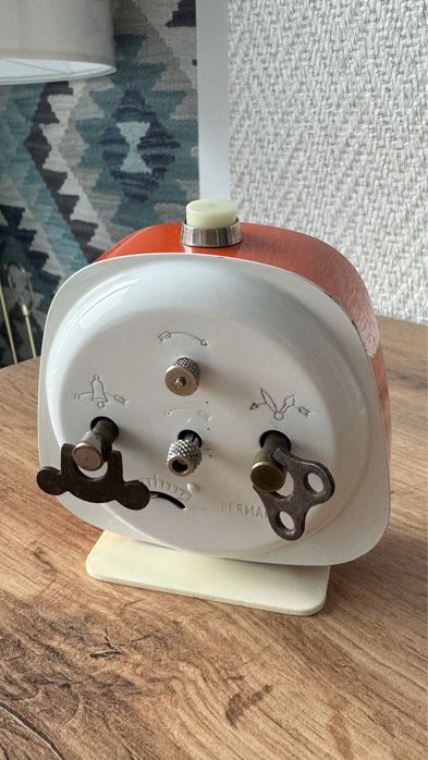 Винтидж часовник-будилник Peter