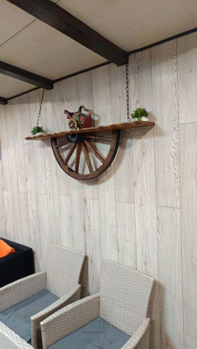 Рафт етажерки с лампи или само рафт с колело от каруца