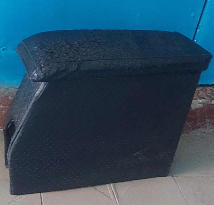 Продам б/у подлокотник на Ваз за 2 000 тенге