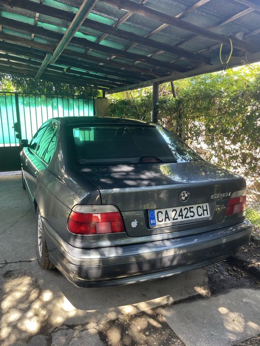 Продавам BMW-E39 520i