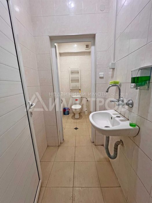 Дава под наем бизнес имот магазин, складово помещение в гр. Нови пазар