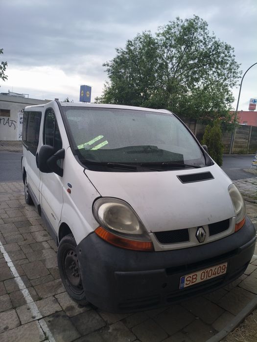 Vând Renault Trafic
