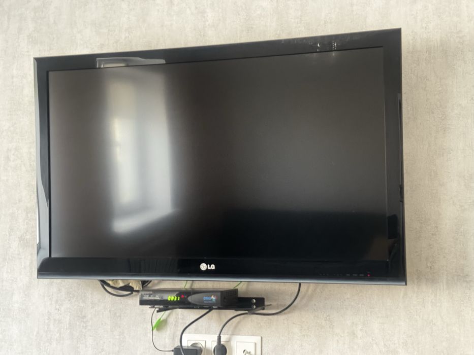 Продам б/у телевизор LG в отличном состоянии
