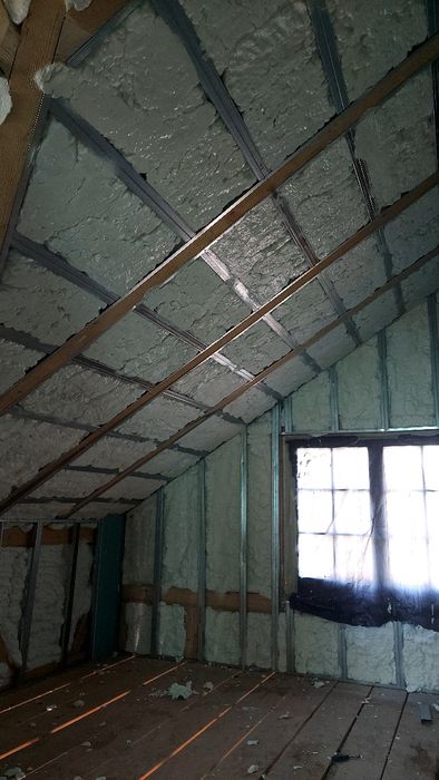 Realizăm izolație cu spumă poliuretanica