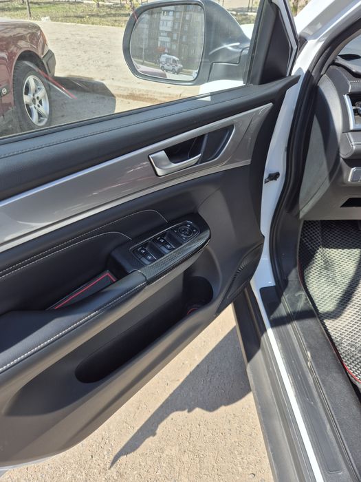 Автомашина Хавал М6