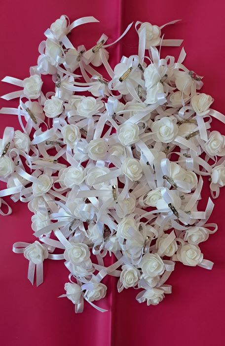 Set 50 cocarde mici pentru invitați