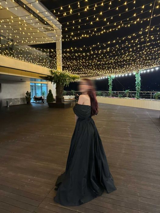 Чёрное вечернее платье