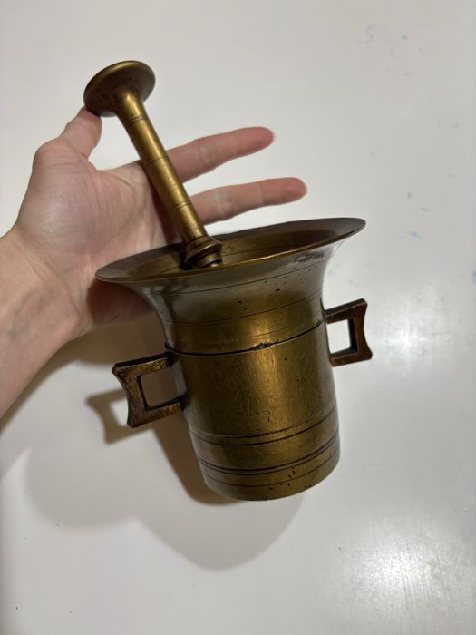 Mojar cu pistil + cupă din alamă – piese vechi, grele, stare bună