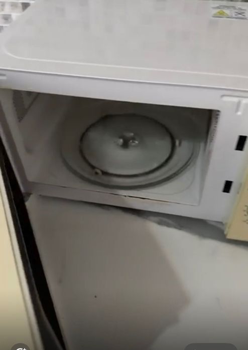 Продам  нерабочую микроволновку Elenberg