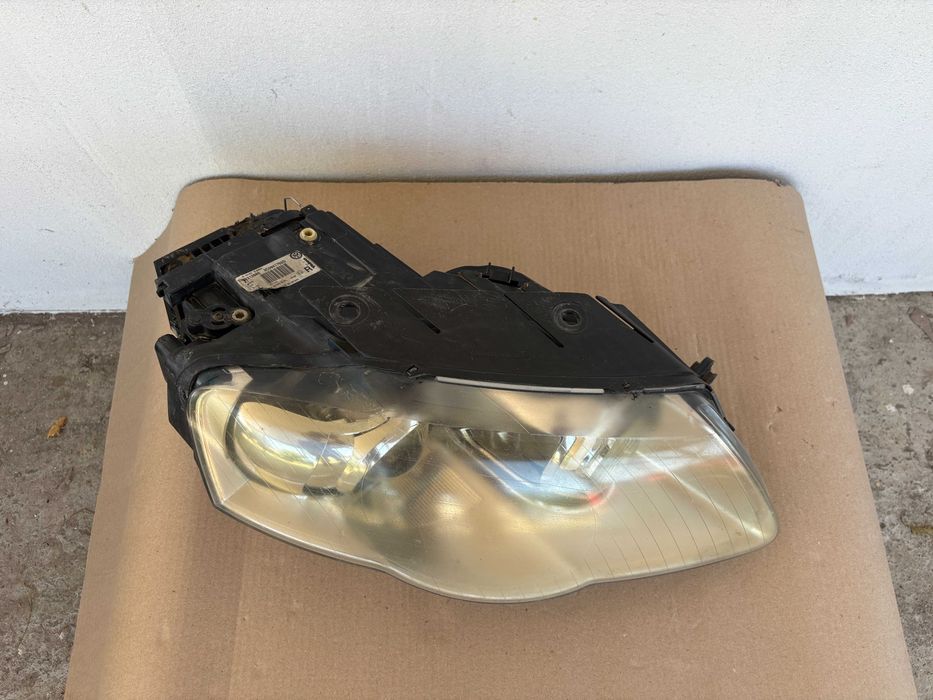 Far dreapta xenon Vw Passat B6 dupa 2005 cod 3C0941752D