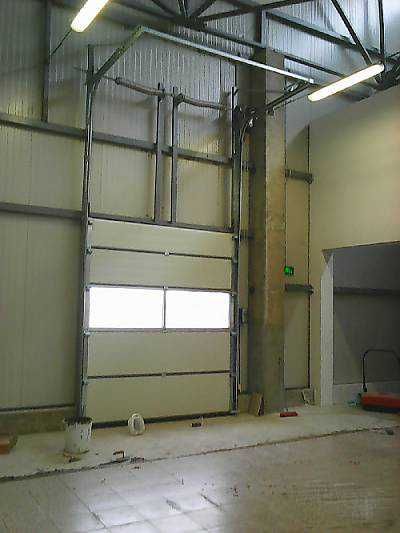 Ремонт, доставка и монтаж на  секционни врати, плъзгащи врати