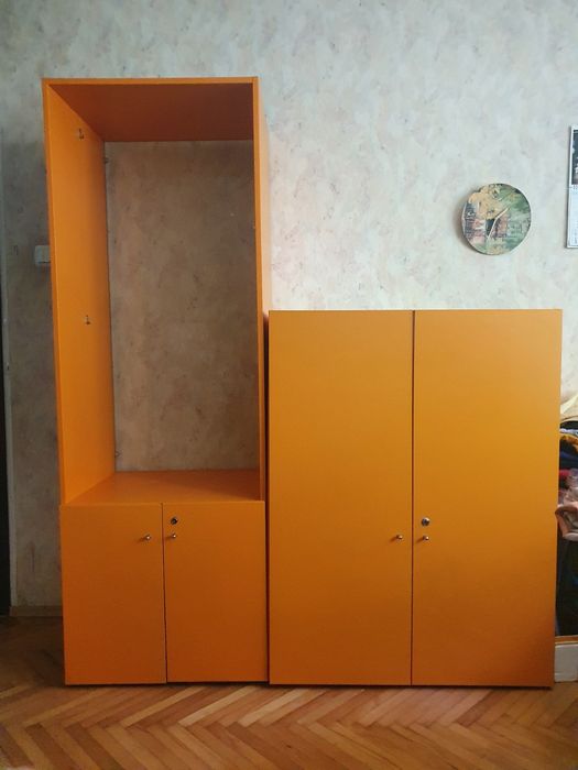 Оранжеви шкаф/витрина