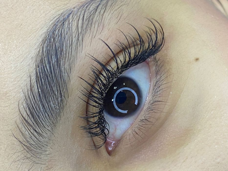 Наращивание и ламинирование ресниц + бровей Шугаринг+Депиляция Бикини