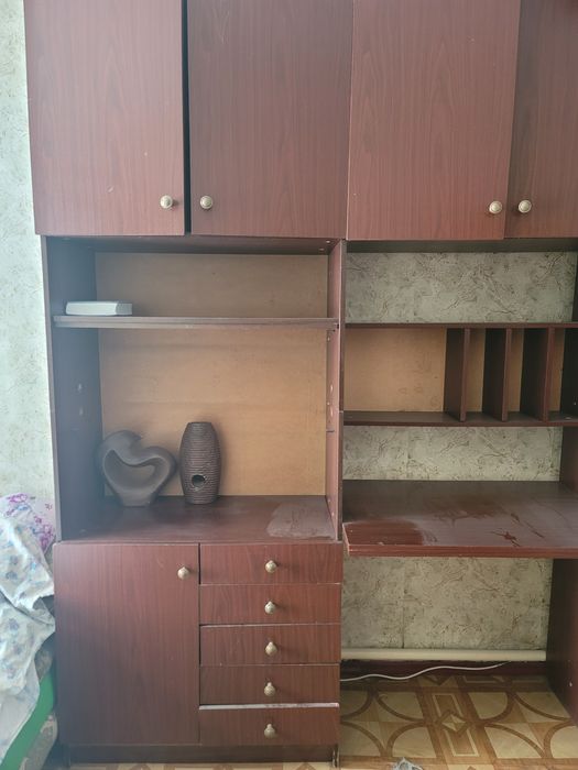 Шкаф комплект со столом и полками