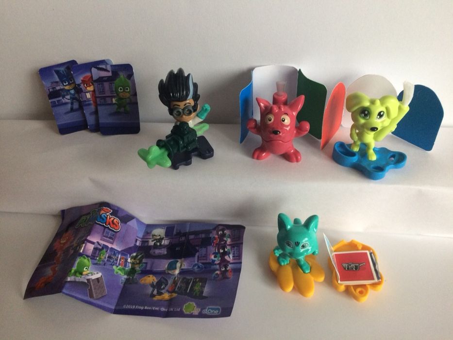 Kinder Maxi Despicable Me Lot Minionii și lot Pijamascks