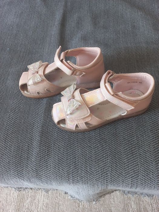 Продам туфельки и сандали для девочки