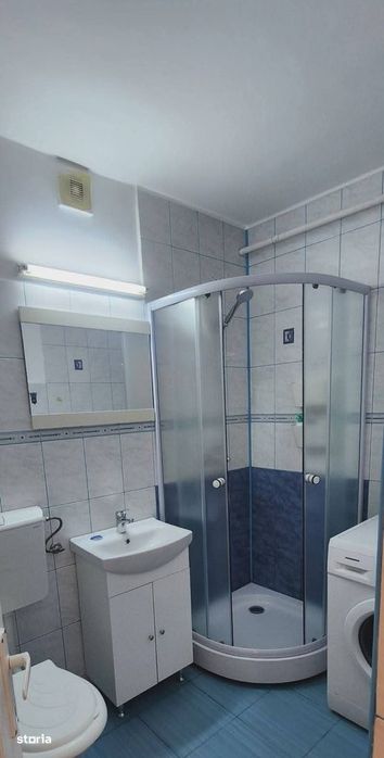 Garsonieră de închiriat, balcon și mobilată