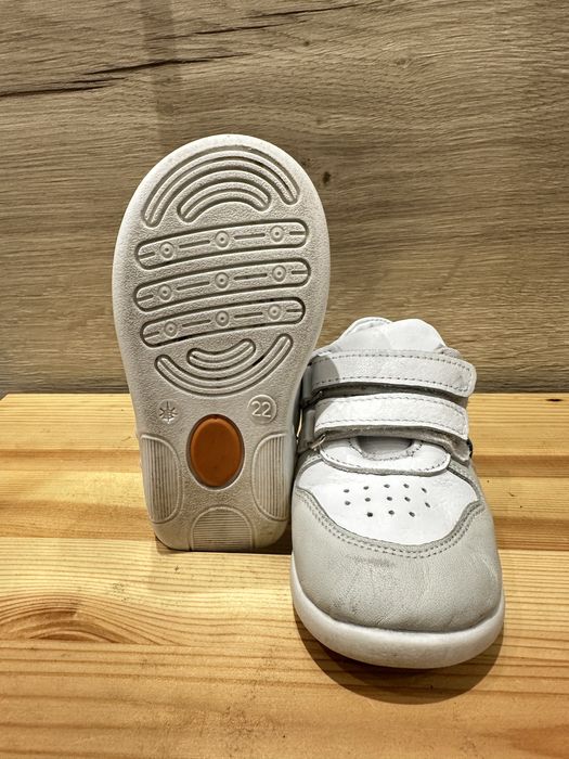 Продам кроссовки для малышей