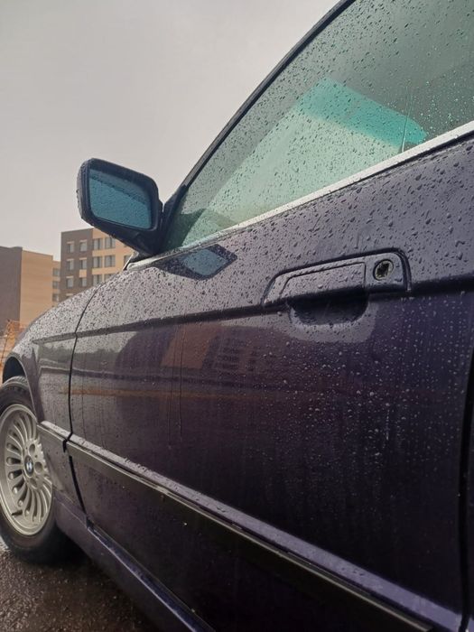 Продам спрчно  машину BMW 520 E34