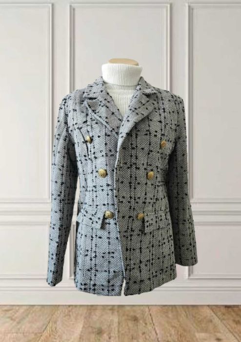 Дамско сако в сиво, с двуредно закопчаване