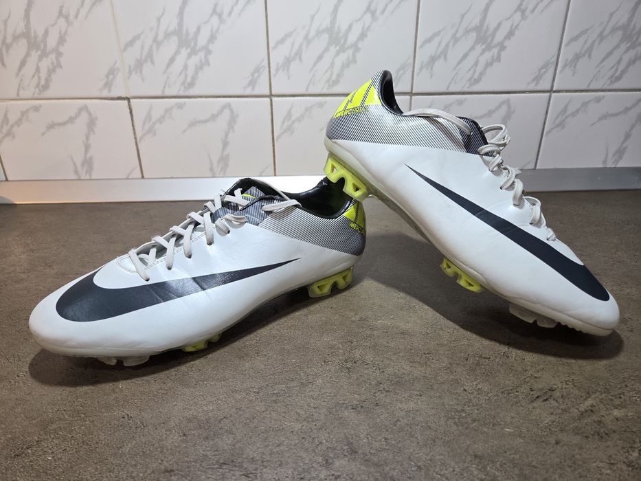 Vand ghete de fotbal Nike Mercurial Vapor Superfly 2 Elite FG in stare foarte buna
Nr 44,