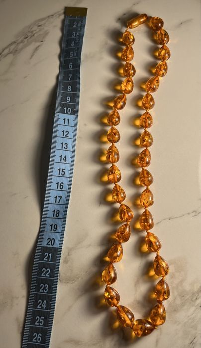Натуральный янтарь в форме капельки