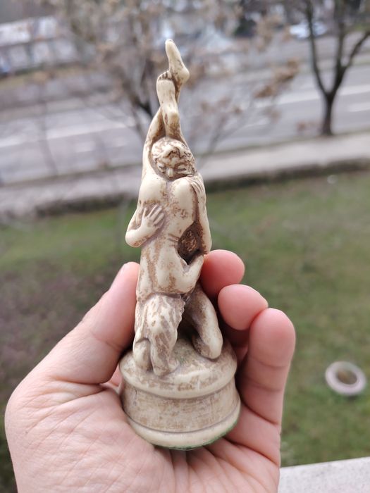 Figurina erotica senzațională