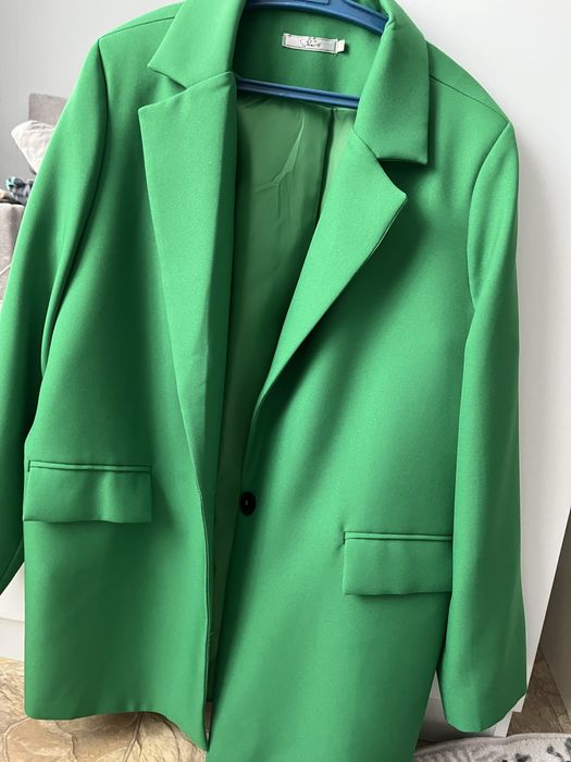 Продам женские пиджаки