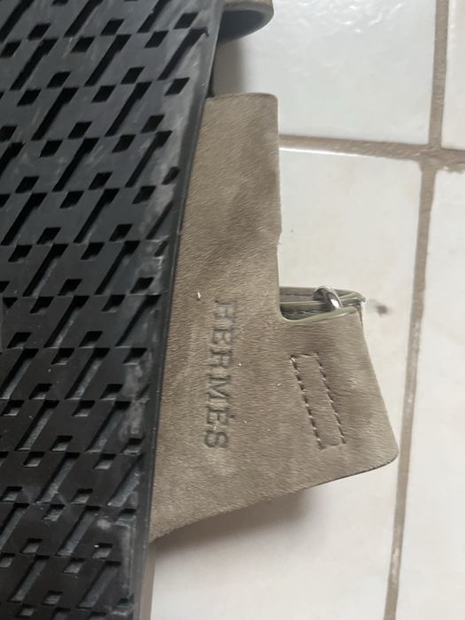 Papuci Hermes.