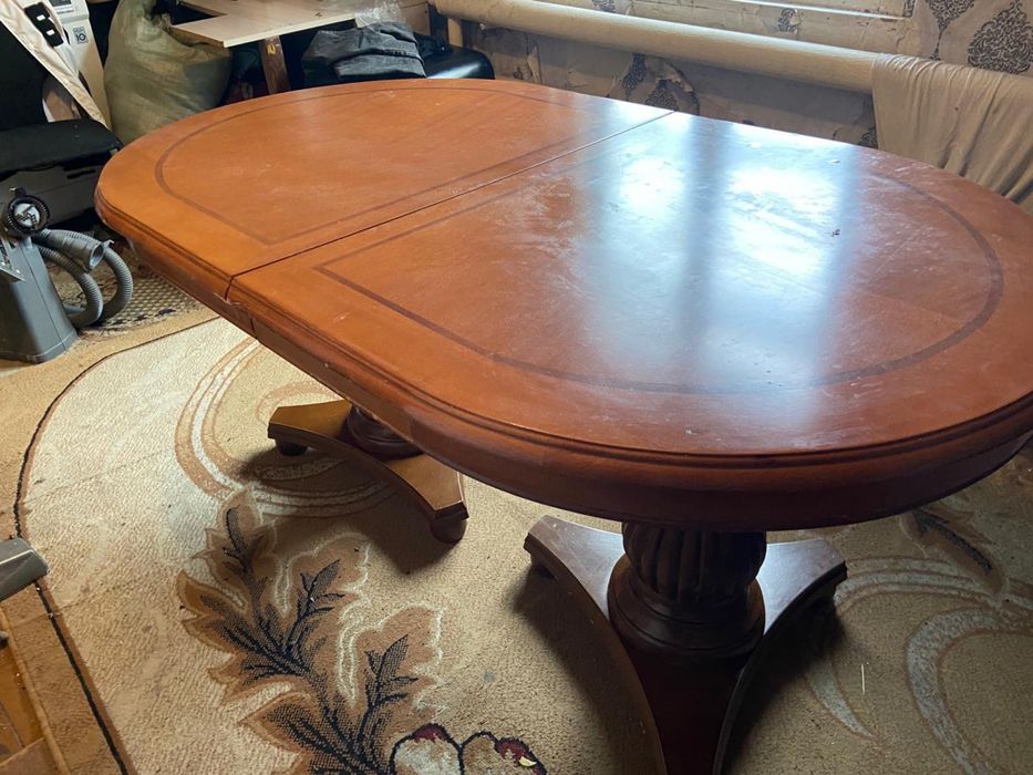 Продам большой стол дубовый