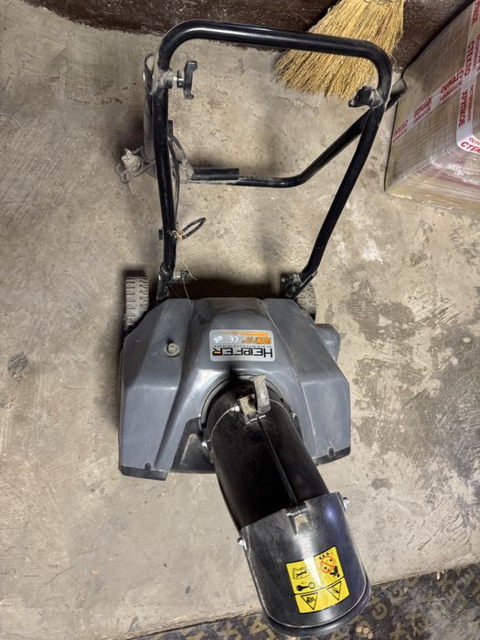 Продам снегоуборочную машину