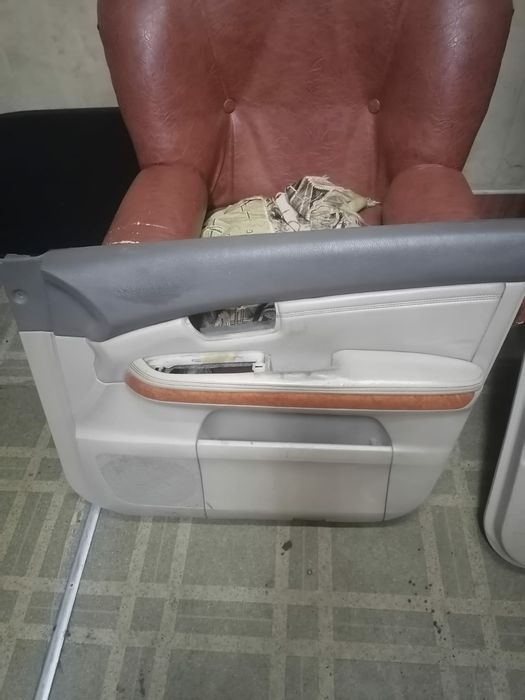 Продам дверные карты Лексус 330