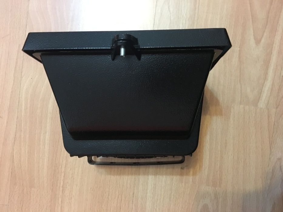 Халогенни прожектори, 150W