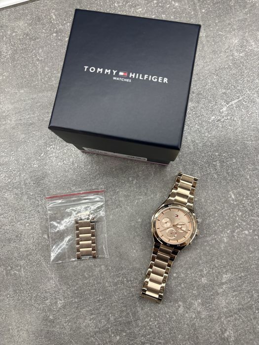 Часовник Tommy Hilfiger rose gold
