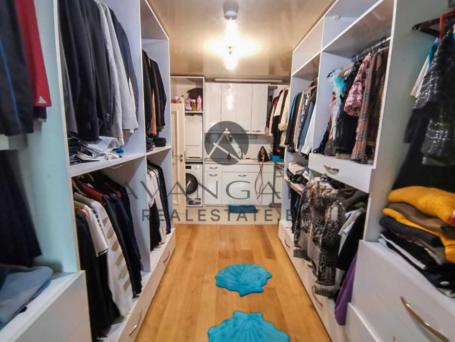 оф.11026 Многостаен с Паркомясто Герджика