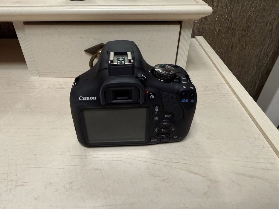 CANON EOS 2000D практический новая