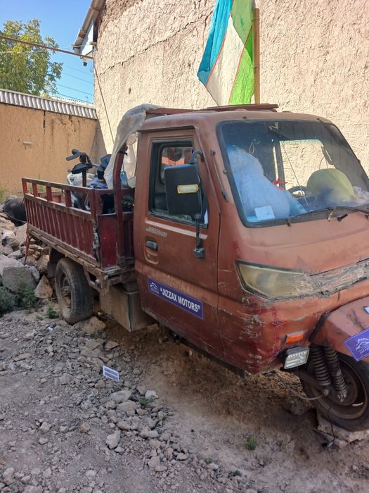 Kabenali yuk tashuvchi mototsikl