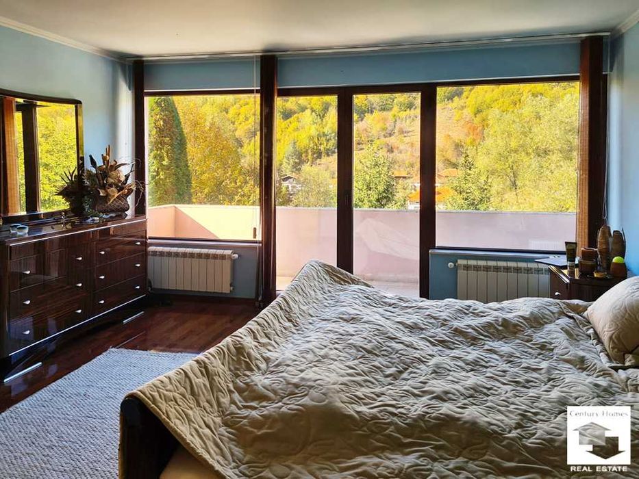 185036 Масивна къща, с двоен гараж и басейн, в Тетевенски Балкан