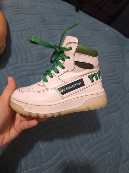 Продам детские кроссовки тифлани