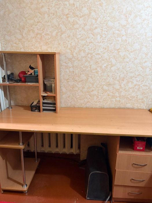 Продаётся Письменный стол и журнальный стол