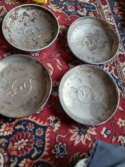 Калпаки и молдинги и другие запчасти на москвич  403, 407