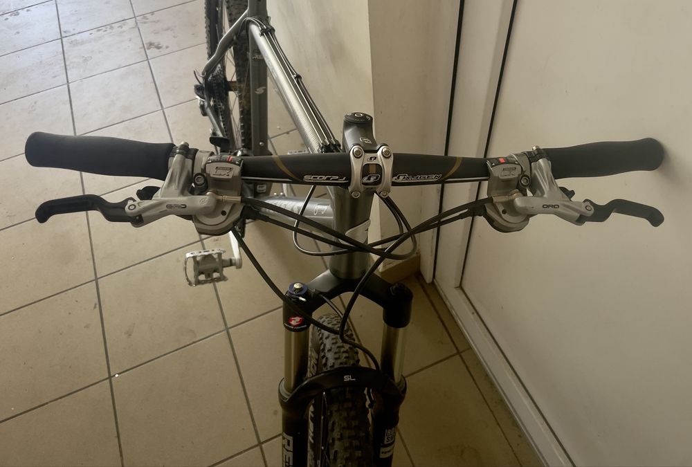 Bicicleta Mountain Bike STEVENS Shimano Deore ROCK SHOX