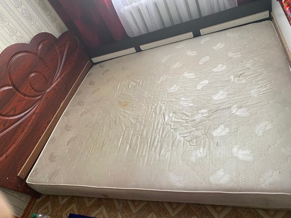Продам кровать с матрасом