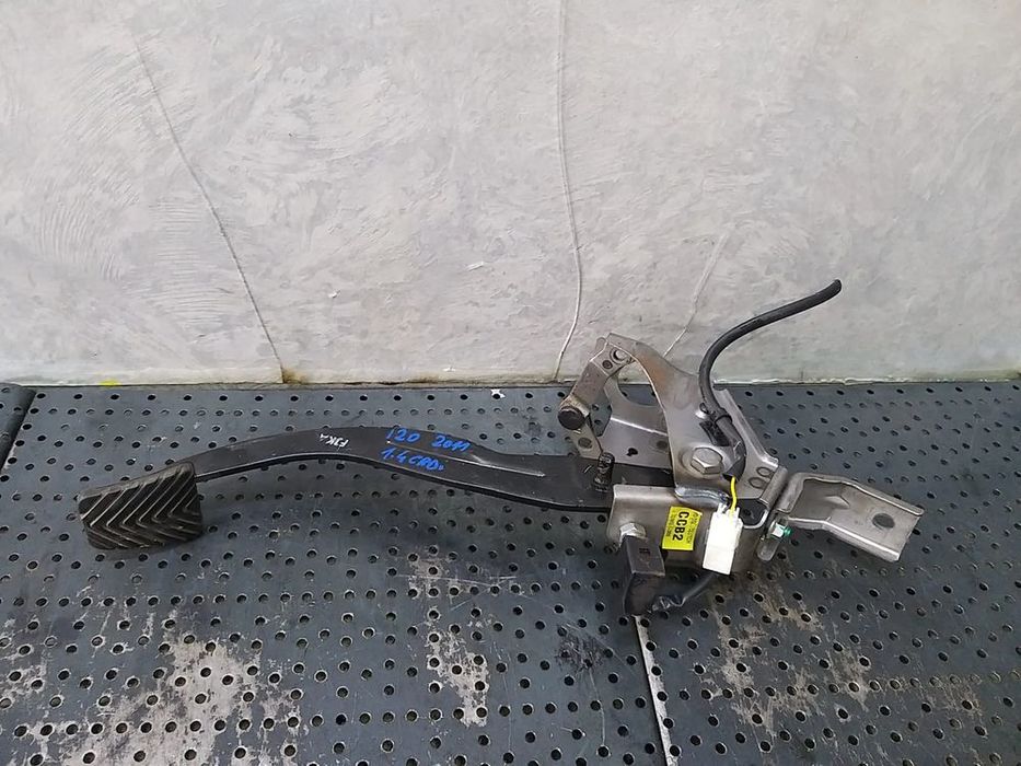Pedala ambreiaj hyundai i20 328021j200