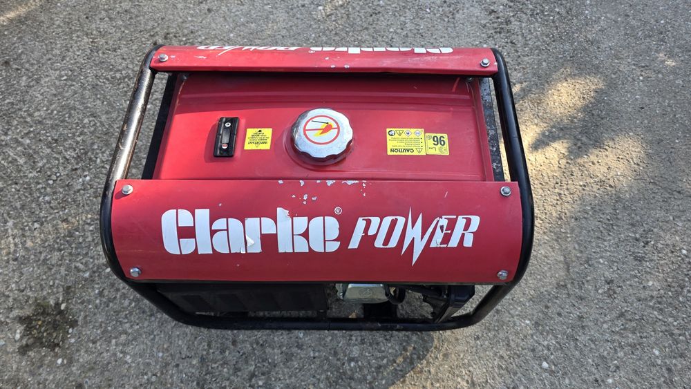 БЕНЗИНОВ Генератор  CLARKE PG3800DV – 3kVA – 230V / 110V