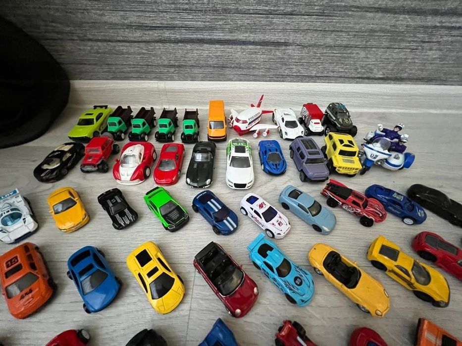 Срочно!!! Машинки детские маленькие