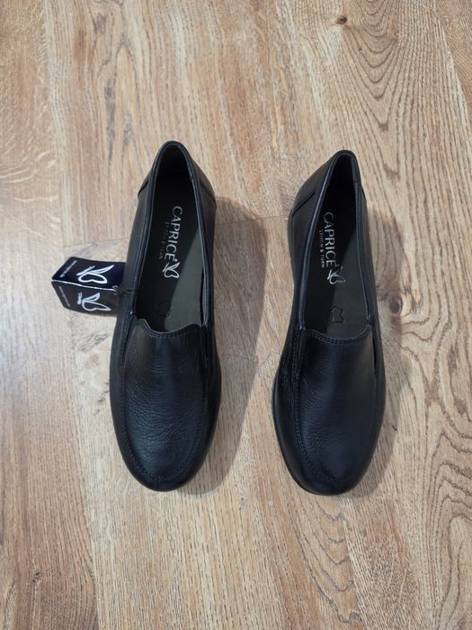 Vând pantofi damă Caprice din piele naturală, model slip-on, mărime 36
Descriere: