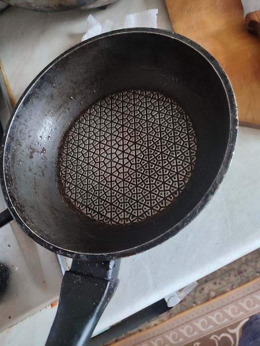 Продам сковородки, чугун и стальные